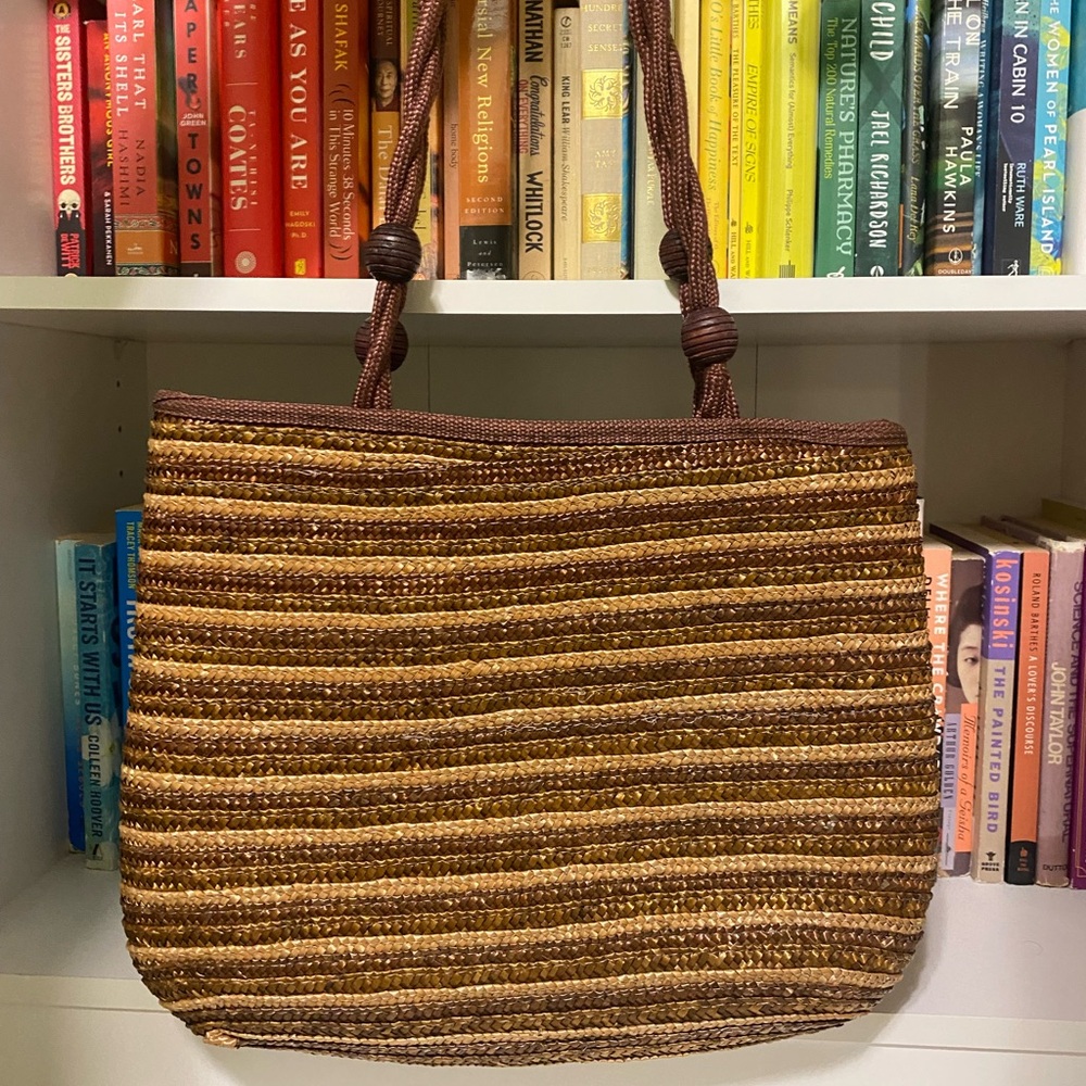 🐚 Woven Straw Tote Bag with Wooden Beads